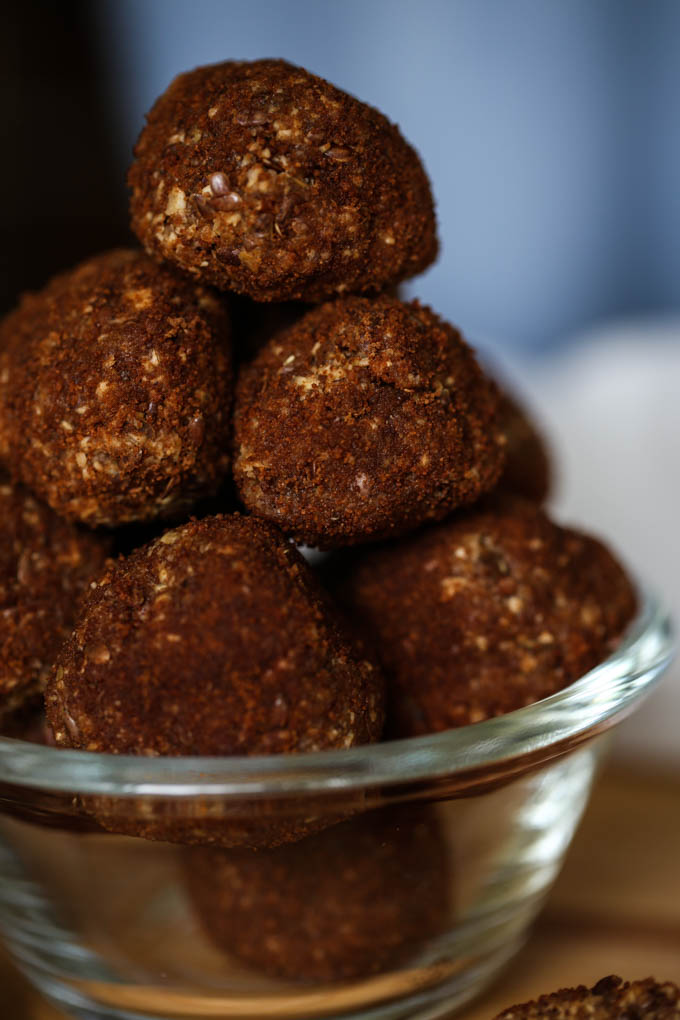 Oat, Dates, Almond Butter, Honey, and Flaxseed create this healthy treat