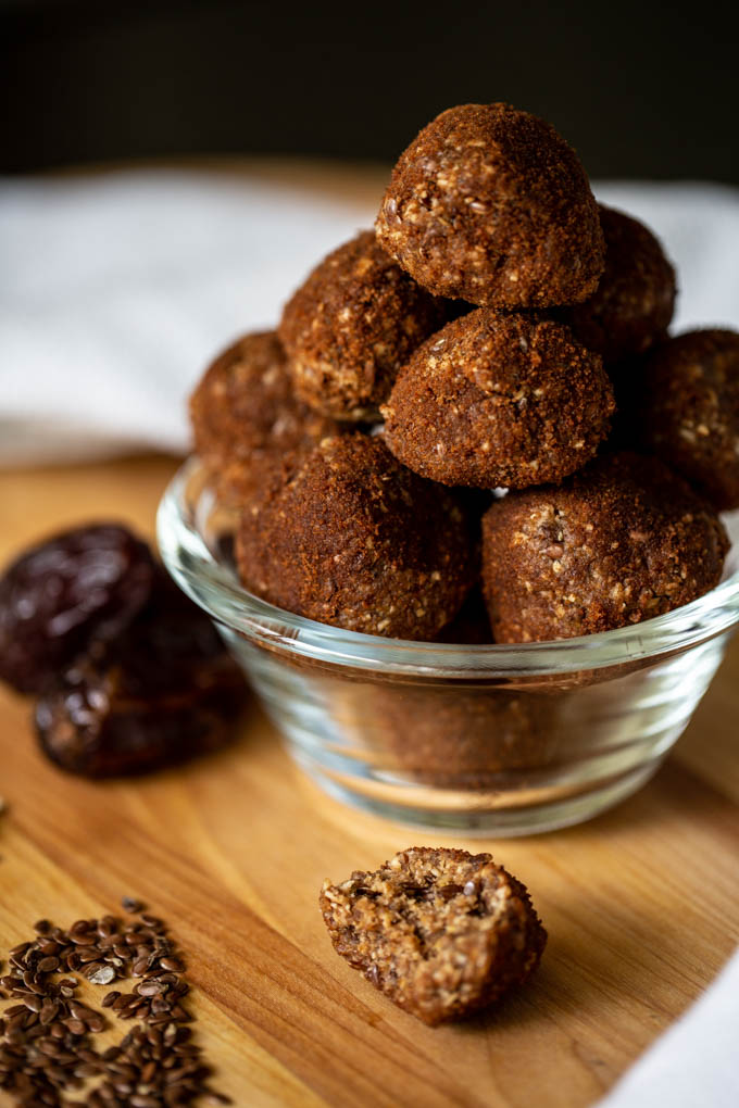 Oat, Dates, Almond Butter, Honey, and Flaxseed create this healthy treat