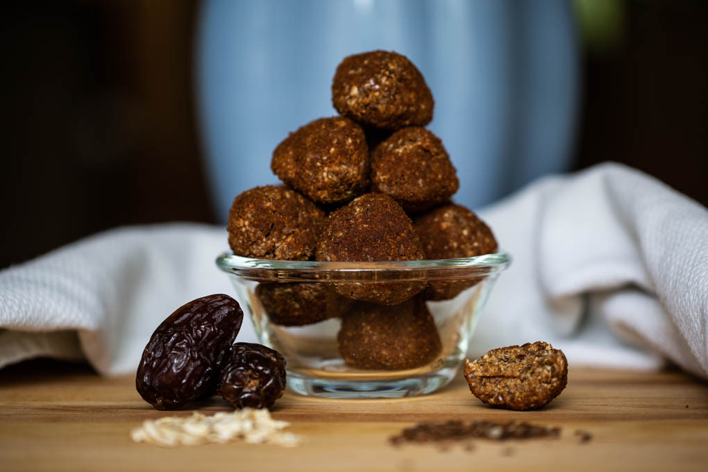 Oat, Dates, Almond Butter, Honey, and Flaxseed create this healthy treat