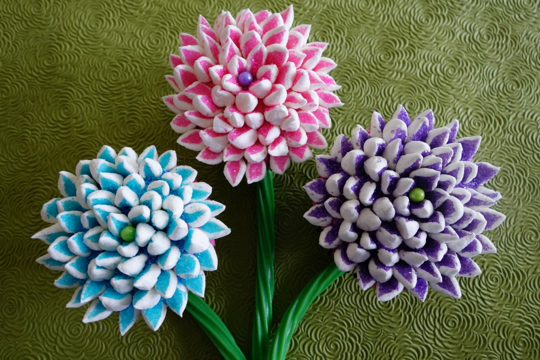 Mum Cupcake Bouquet made with cupcakes, marshmallows and colored sugar